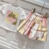 Artilhas de bebê de marca de bebê impressão de padrões coloridos trajes de vestido de vestido de designer tamanho 90-160 cm camiseta e saia curta 24april