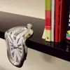 Правоугольные скрученные часы Творческие таяние правое угол настенные часы немой римский цифровой стиль стиль стиль стиль стиль