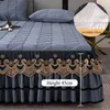 Rainfire Elegant Mandted épaissis Jupe de lit Trois pièces Set King Queen Size Lits Pread Anti-Slip Lise Cover avec taie d'oreiller