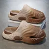 Slippers Platform Gradiente colorido Sapatos masculinos Moda de verão confortável Baotou Men Sandália Trendy Slip-On
