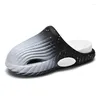 Slippers Platform Gradiente colorido Sapatos masculinos Moda de verão confortável Baotou Men Sandália Trendy Slip-On