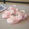 Sandaler Girls 2023 Summer New Pearl Little Girl Soft Sole Fashionable Princess Shoes Korean Edition Middle and Small Childrens Roman H240411