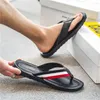 Slippers plage couchée à la maison Man Slipper Hawaiian Sandal Walking Shoes Sneakers Sport Choes Tences Sapatenos