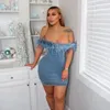 Casual jurken elegante veren blauwe denim korte jurk vrouwen van de schouder strapless Jean partchwork nachtclub feest bodycon sexy mini