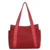 2023 Womens Bag Solid Color Tote Pendling Axel Fritid Enkel mamma gå ut stor kapacitet nylonhandväska 240401