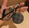 6Style Créativité Cosmetic Mirror Keychain Coin Purse Pending Charm Bijoux de cavalier Fashion Pu Leather Flower Grid Designer Metal Key Chain