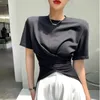 Twotwinstyle عرض قميص غير منتظم للنساء يا رقبة قصيرة الأكمام الصلبة T ermats summer fashion الأنيقة 240409