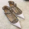 V Pointed Valenstino Pump Summer New Designer Shoes Family Shallow Mouth Mixed Flat Label Rivet Heel Soft Sole Single Stud J7NB