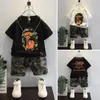 Conjunto de manga curta de verão infantil 2023 Novos meninos, t-shirt shorts top 2 peças 2 peças CAMO CAMO CRIANÇAS Terno de roupas 1-7Y