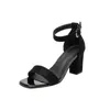 Top sandals da donna tacchi spessi di punta quadrata in alto in punta di punta versatile per le donne sandali estive 240228