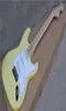 2017 Nya ankomstelektriska gitarrer Deep Scalloped Maple Fretboard Guitar Creamy 2071550