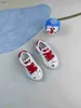 Mode baby sneakers röda blommor tryck barn skor storlek 26-35 box skydd flickor casual brädskor pojkar casual skor 24 april