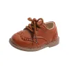 Sneaker Nuove scarpe da bambino pizzo su per bambini bambini morbida sola antiscizzi First Scarpe Bircipato di scarpe per abiti da piccolo in pelle per bambini G09061