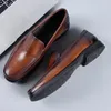 Sapatos casuais Men de couro genuíno que dirige o outono 2024 deslize em suprimentos de super qualidade mocassins de couro confortável