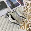 Projektant Sandałowy Kot o wysokich obcasach z butami spiczastymi mody 2024 NOWOŚĆ seksownego modowego bułki głowa płytkie usta Patentowe sandały skórzane