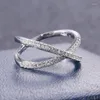Anéis de casamento anel de noivado de mulheres anel de pedra pavimentada completa cor de prata elegante jóias femininas simples