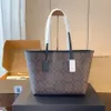 2024 sac fourre-tout de haute qualité sac de concepteur de sacs de luxe sac à provisions avec une boucle d'aspiration classique motif élégant et durable grande capacité meilleur sac à dos pour le sac C