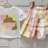 Artilhas de bebê de marca de bebê impressão de padrões coloridos trajes de vestido de vestido de designer tamanho 90-160 cm camiseta e saia curta 24april