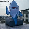 Custom 8mh (26 pieds) avec un ventilateur gonflable Shark gonflable assis sur le modèle de requin gonflable en pierre pour la publicité ou le divertissement