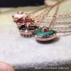 디자이너 Charm v 골드 카터 부적 목걸이 두꺼운 도금 18K 흰색 프리 틸라 리아 레드 제이드 찰과시 CNC 칼라 체인 하이 버전