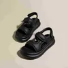 Sandals Girls Summer 2024 Nieuwe kinderprinsesschoenen Zacht Soled Beach Big Fashion en Modable H240411