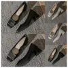 Novo designer de luxo de topo de luxo de dedo alto de dedo preto de calcanhar médio de calcanhar médio de solas macias e sapatos únicos