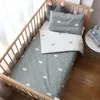 赤ちゃん保育園の寝具セット3 PCSコットン漫画ベッドリネンズボーイガールベッドベビーベッドキット枕カバーカバーシート子供カスタムサイズ240328