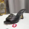 2024 Brand de luxe Talons hauts pour femmes Sandales Open Toe Decoration Metal Cowhide Outdoor Slippers