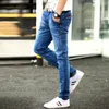 Jeans maschile 2024 autunno slim-fit piccolo dritto da uomo dritto tendenza versione coreana del foro del terreno di lavaggio