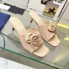 2024 Sommer New Rose High Heel Pantoffers Head Dreieck Label Set Zeh Rücken leere Mode Frauen Sandalen