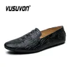 Casual schoenen Leather Men Loafers mode 2024 Classic Crocodile Patroon Mens Rijden Soft Flats Plus Size 46