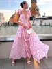 Robes décontractées 2024 Femmes Summer Floral Holiday Robe Elegant Sans manches en V Cou Neck Couper Appliques Long High Street Party