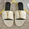 Designer tofflor kvinnor sandal platt flip flops metall bokstäver design sommar mode utomhus glider