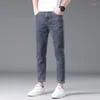 Mäns jeans 2024 Summer Bomullssträng Slim Fashion Comant Light Blue Denim Ankle-Length Pants Man