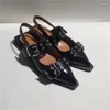 Kleiderschuhe Gürtel Schnalle für Damen speicherte Zehen niedrige Absätze hohle weibliche Sandalen Rückengurt PU Leder Zapatos Mujer flacher Chasses Chassure