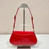 デザイナーの女性バッグショルダーブライトレザークロスボディバッグバゲットレッドブラックホワイトスモール用ハンドバッグ