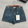 Designer de shorts femininos High End Xiaoxiang 24 Primavera/verão Novo laser Burnt Lettering cintura jeans delgado para mulheres I50A