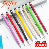 Stifte 50 Packungen 13Color Mini Metal 2in1 Stylus Universal Ballpoint Stift Text Gravur benutzerdefinierte Logo Office School Werbepen