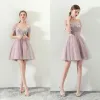 Axelfri med applikationskulklänning prom klänning spetsar med blommor knä längd quinceanera kronblad kraft kort ärm söta 16 klänningar