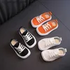 Scarpe da ginnastica per bambini con ginnastica per bambini con legami per bambini in fondo a fondo per bambini casual non slip e comodo tennis q240412