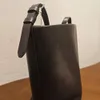 O designer de bolsa de marca vende bolsas femininas a 65% de desconto de couro para mulheres bolsa nova fivela sofisticada Bucket versátil de grande capacidade