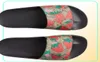 Top Men Femmes Ultralight et Soft Pu Sole Slippers Chaussures Nouvelles sandales plates à glissement vert rouge 3D Fashion Flip flop 3543379167