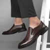 Повседневная обувь искренние кожаные мужчины скользят на лоферах британского стиля формальная одежда для обуви Броуг Винтаж Оксфорд