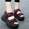 Dress Shoes 2024 Designer Ladies Sandalen Hoogwaardige Sneakers Dames Summer Platform Wedges Heel Black Sandalias de Mujer