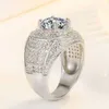 Lyxig och avancerad mode Mosang Stone Sparkling Diamond Mens Ring med full vita guldfärg inlagd dominerande rent silver