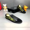2024 Nuove scarpe per uomini Scarpe sport casual Stampa di tela fidabile scarpe da skateboard piatta giovanile cool sneaker