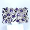 Cluster anneaux légers luxe personnalisés de mode personnalisée incrustée Amethyst Zircon Ring pour les femmes Accessoires de bijoux de fiançailles de mariage à la mode Gift