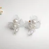 Boucles d'oreilles étalons de style européen et américain en acrylique de fleur de perle tempérament simple littérature art frais design