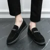 Sıradan Ayakkabı Loafers Erkek Süet Süet Klasik Metal Zincir Dekorasyon Yuvarlak Kafa Partisi Anti-kayma günlük nefes alabilen moda
