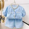 Ensembles de vêtements 2023 Summer Girls Vêtements Set New Girl Girl Single Breasted Classed Tops Shirts + Shorts 2PCS COSETS SUITS Y240412